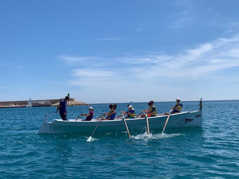 Los jóvenes del Barsa Sumy realizando actividades del mar