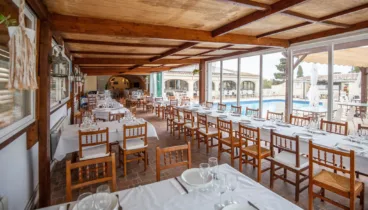 Vistas a la piscina del restaurante Amanecer