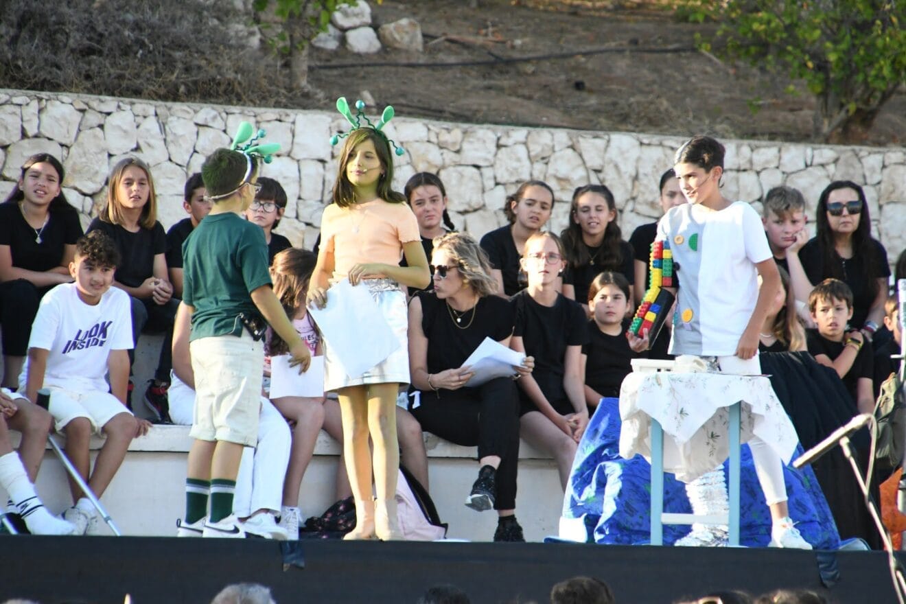 Actores escola canta
