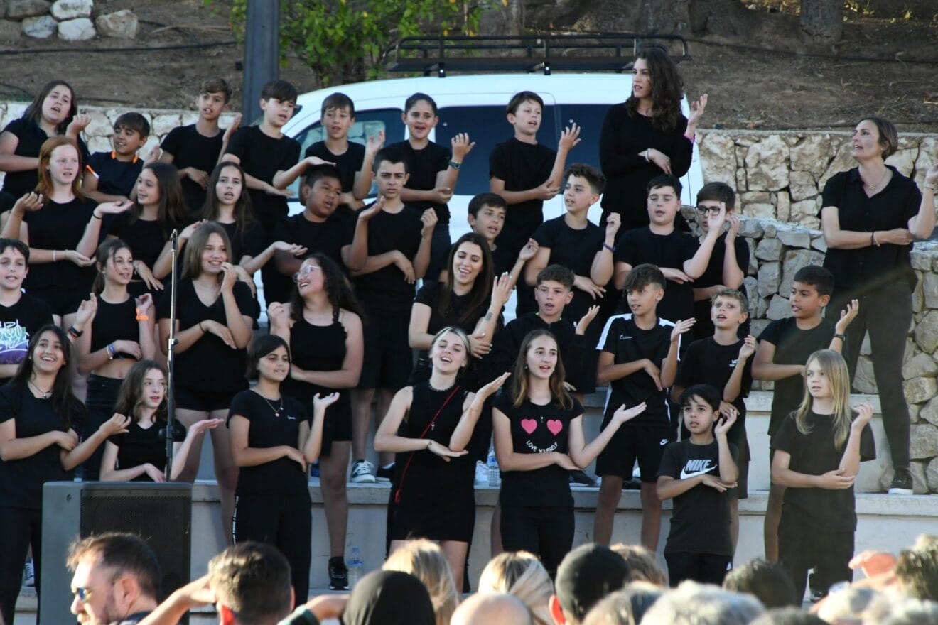 Alumnos escola canta
