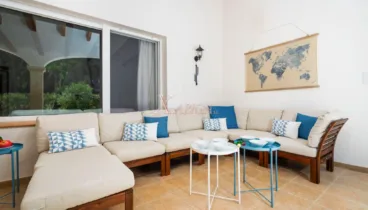 Amplia zona de estar para relajarse y desconectar