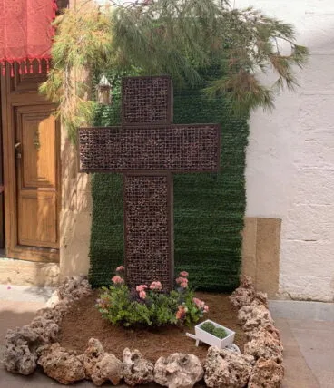 Cruz  de la familia Català Chorro en la calle Metge González