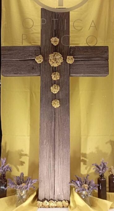 Cruz escaparate Óptica Picó