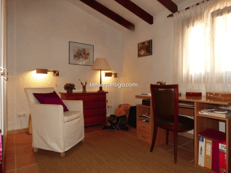Despacho de estilo rústico del chalet en venta