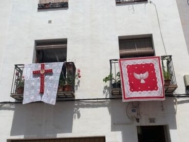 Balcón de la calle Doctor Borrull engalanado