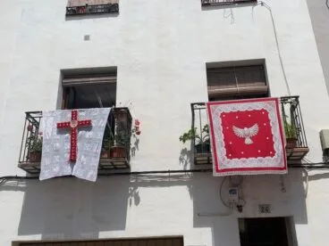 Balcón de la calle Doctor Borrull engalanado