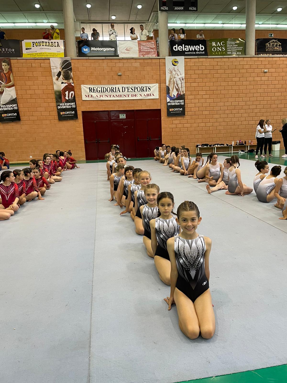Gimnastas del Club Artística Montgó Xàbia en els jocs esportius
