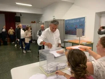José Chulvi en el momento del voto