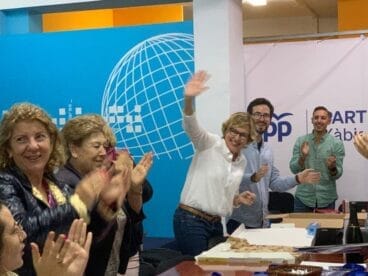 La popular Rosa Cardona es aclamada por su equipo