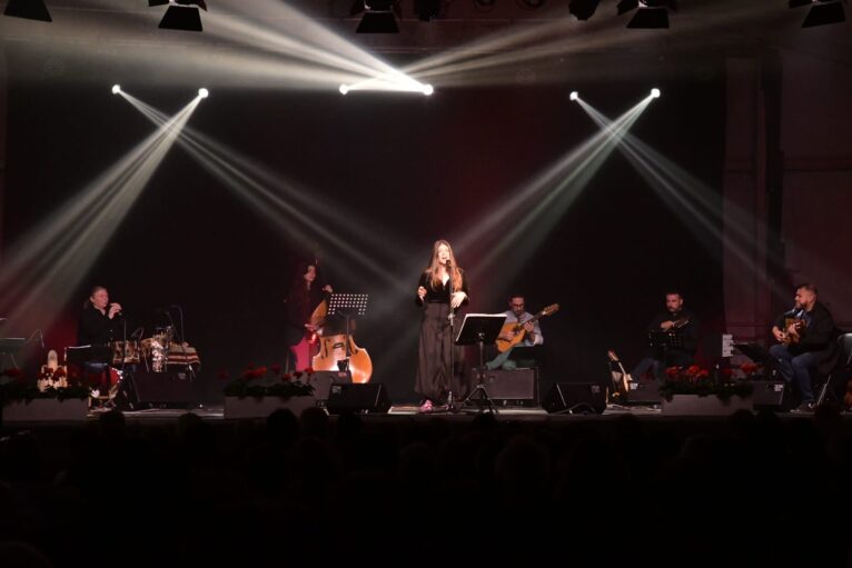 Noelia Llorens 'Titana' on the stage of Xàbia Folk
