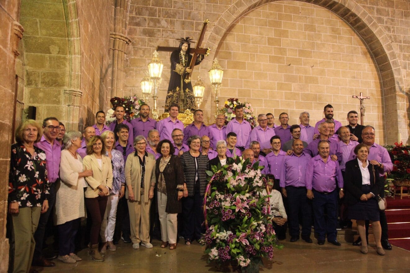 Cofradía del Nazareno en la ofrenda de flores a Jesús Nazareno 2023