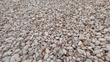 Piedras redondeadas en tu grava de río