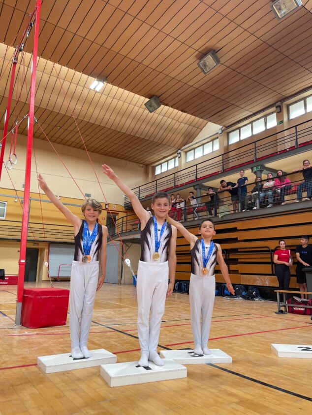 Imagen: Podio de los gimnastas del CD Montgó Xàbia