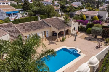 Preciosa villa con piscina privada en Jávea