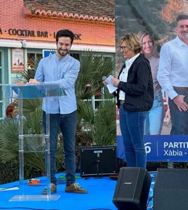 Rosa Cardona y Enrique Escrivá en el mitin del Arenal