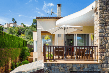 Terraza cubierta de la vivienda con impresionantes vistas a la naturaleza