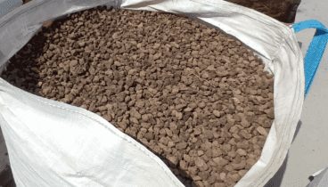 Un toque de rusticidad y misterio con grava volcánica