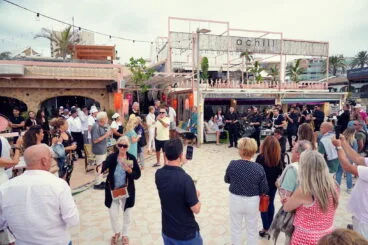 Una banda de música actuó en la reapertura del Acqua