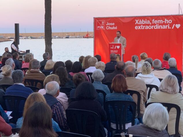 Imagen: Vicent Miralles en el mitin del PSOE en Duanes de la Mar