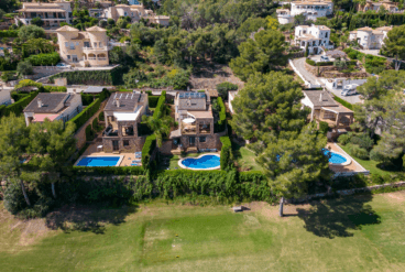 Vista aérea de la casa vacacional junto al campo de golf