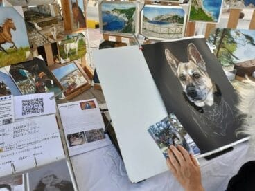 Pinturas en el feria de artesanía de autor de Xàbia