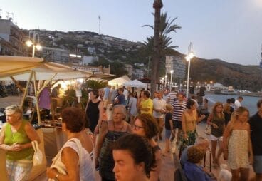 Ambiente en la feria de artesanía de autor