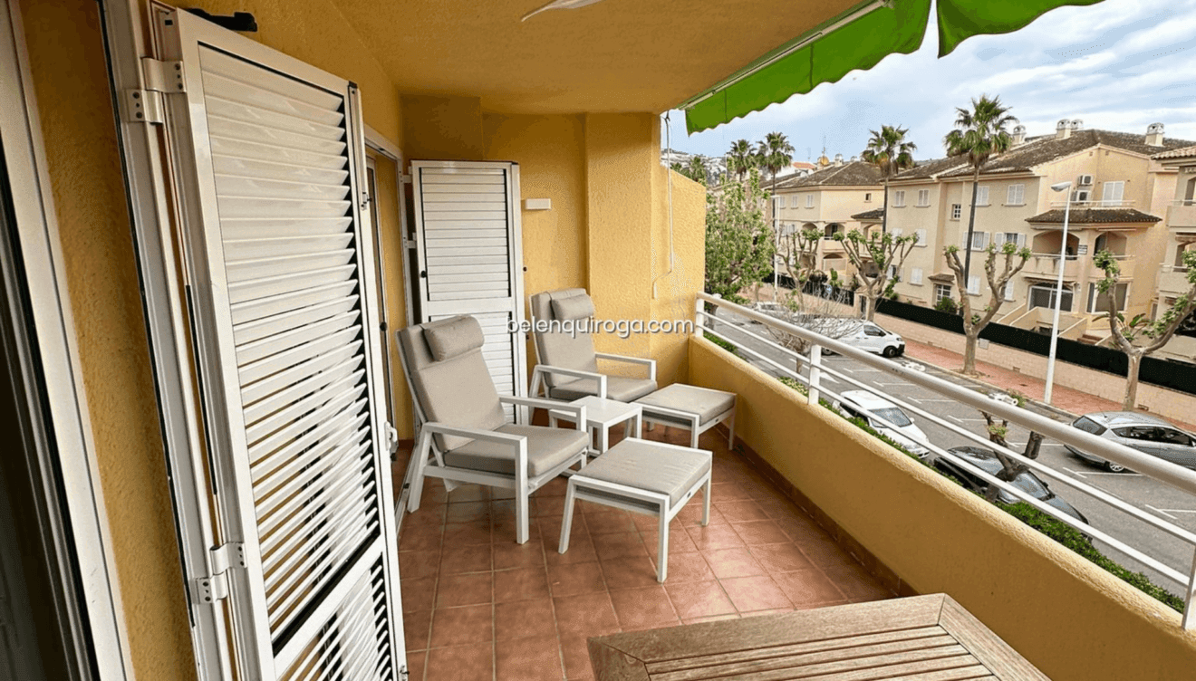 Amplia terraza con vistas panorámicas al entorno natural - Apartamento en venta