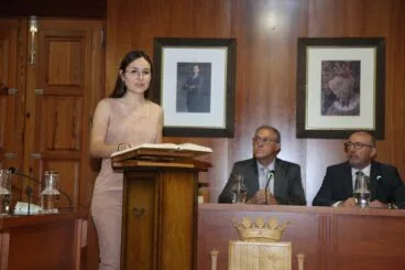 Carme Català, concejala de Compromís durante el juramento