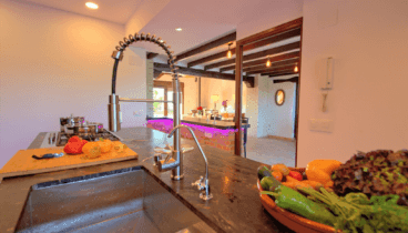 Cocina con isla de Casa Rural Secrets