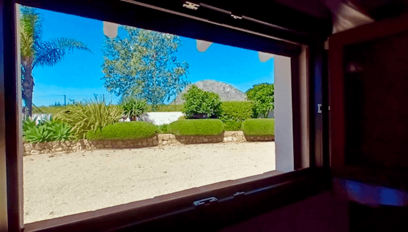 Da un paseo por el jardín de Casa Rural Secrets