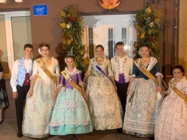 Damas y presidentes en la Serenata de la Tuna