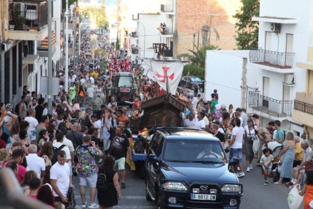 Imagen: Desfile de carrozas de Fogueres Xàbia 2023