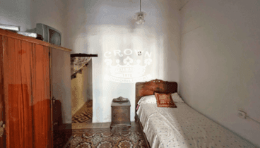Dormitorio luminoso con cama individual