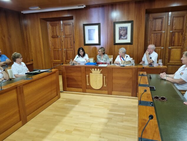Imagen: Encuentro de los amigos de Xàbia y Thiviers en el Ayuntamiento de Xàbia