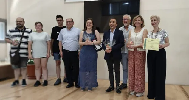 Imagen: Entrega del primer premio de Aulas sin humo al IES La Mar