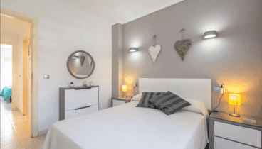 Habitación doble decorada modernamente