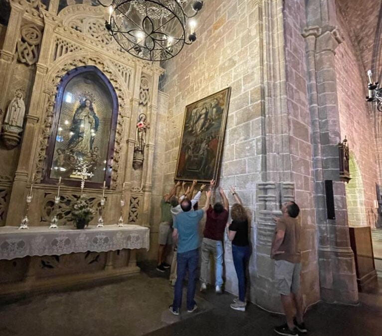 Instalación del cuadro de la Asunción