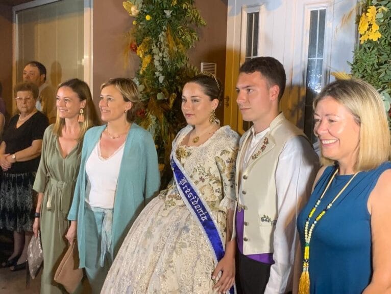 Presidentes de la Quintà 2023 con autoridades municipales