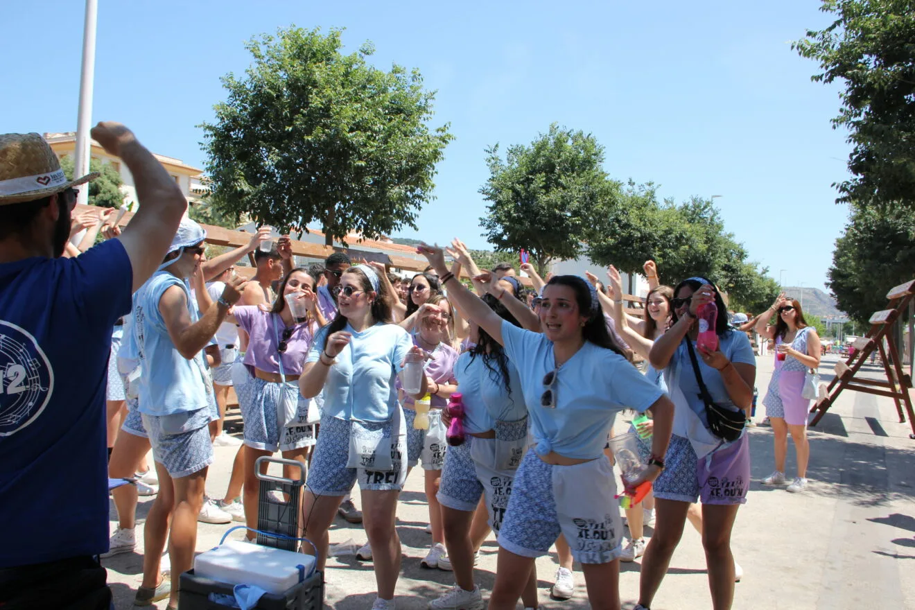 Una de las quintadas durante el desfile