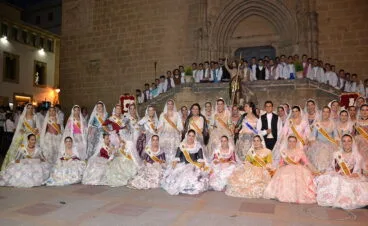 Quintos en la ofrenda de flores