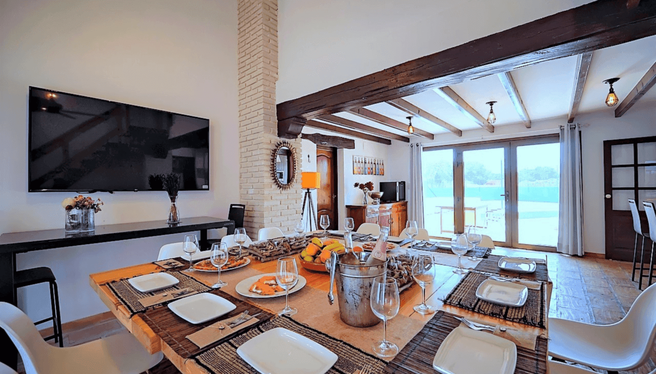 Salón- comedor  con televisión