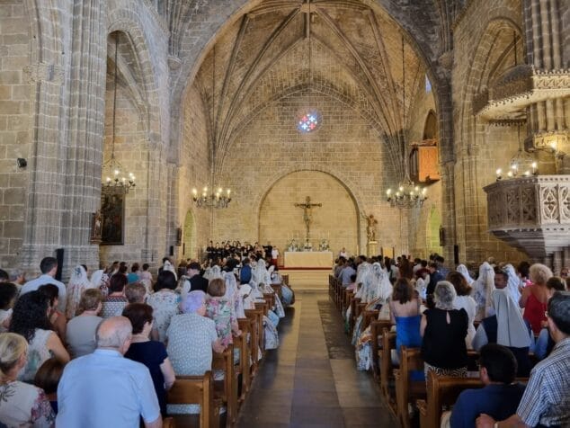 Imagen: Solemne misa en el Dia de Sant Joan