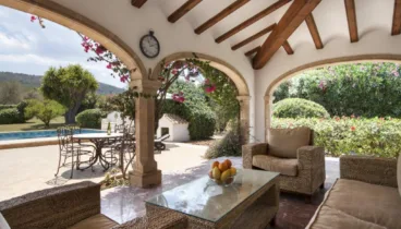 Terraza cubierta para desconectar y relajarse
