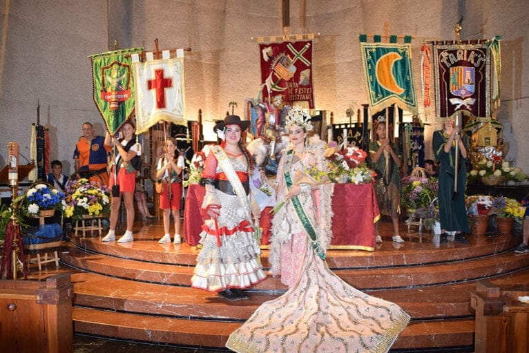 Abanderadas en la Ofrenda a Sant Jaume 2023