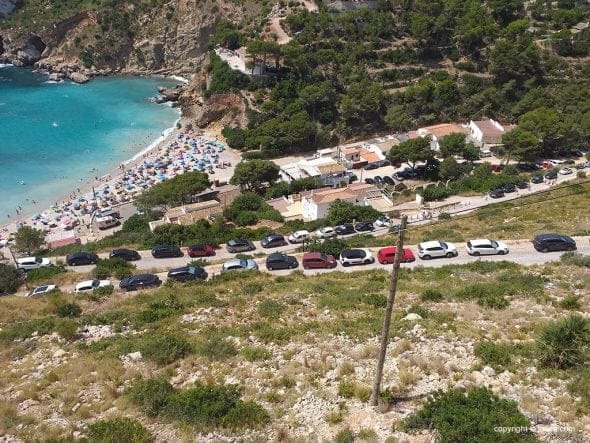 Imagen: Aparcamiento en la Cala de la Granadella (Calle Pic Tort)