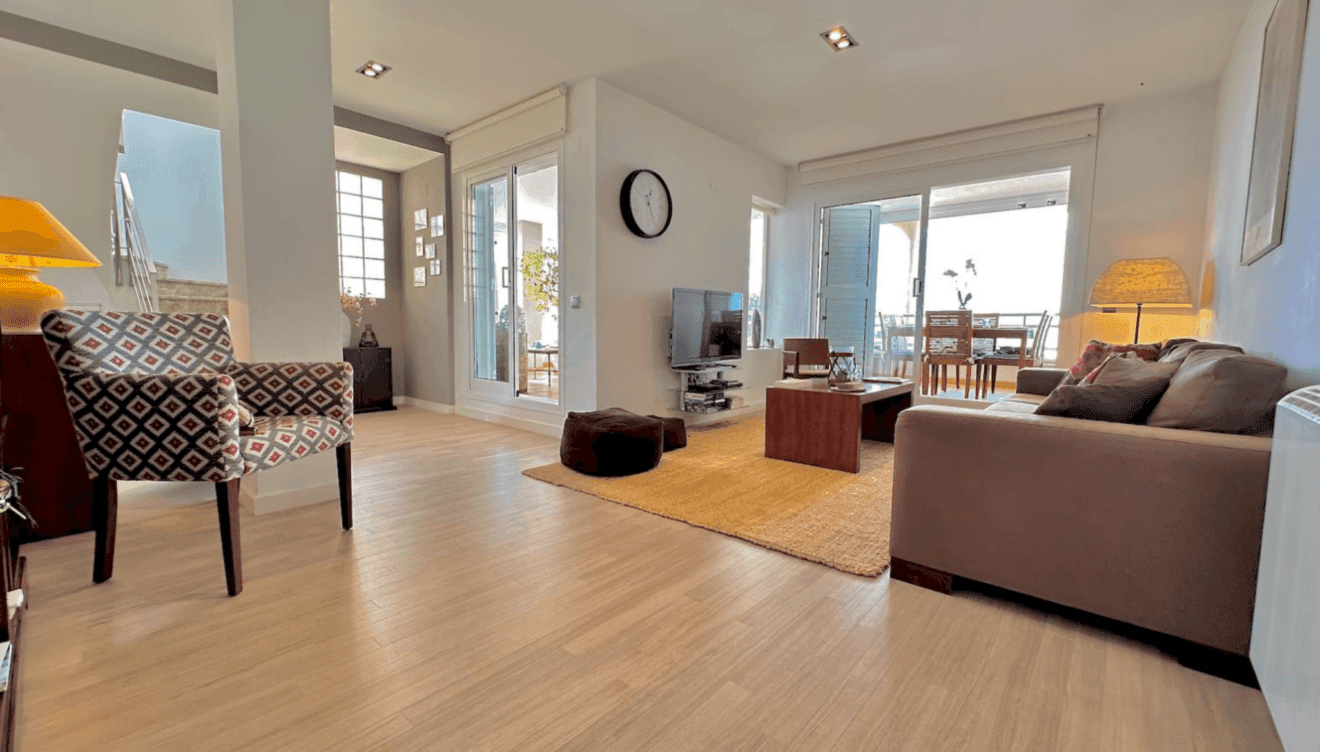 Apartamento ático con encanto y luz natural