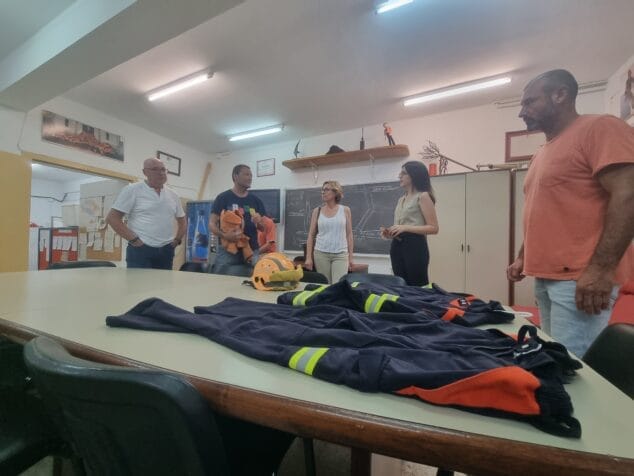 Imagen: Encuentro de la alcaldesa y concejal con Protección Civil
