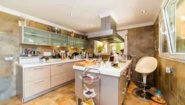 Cocina con zona de comedor