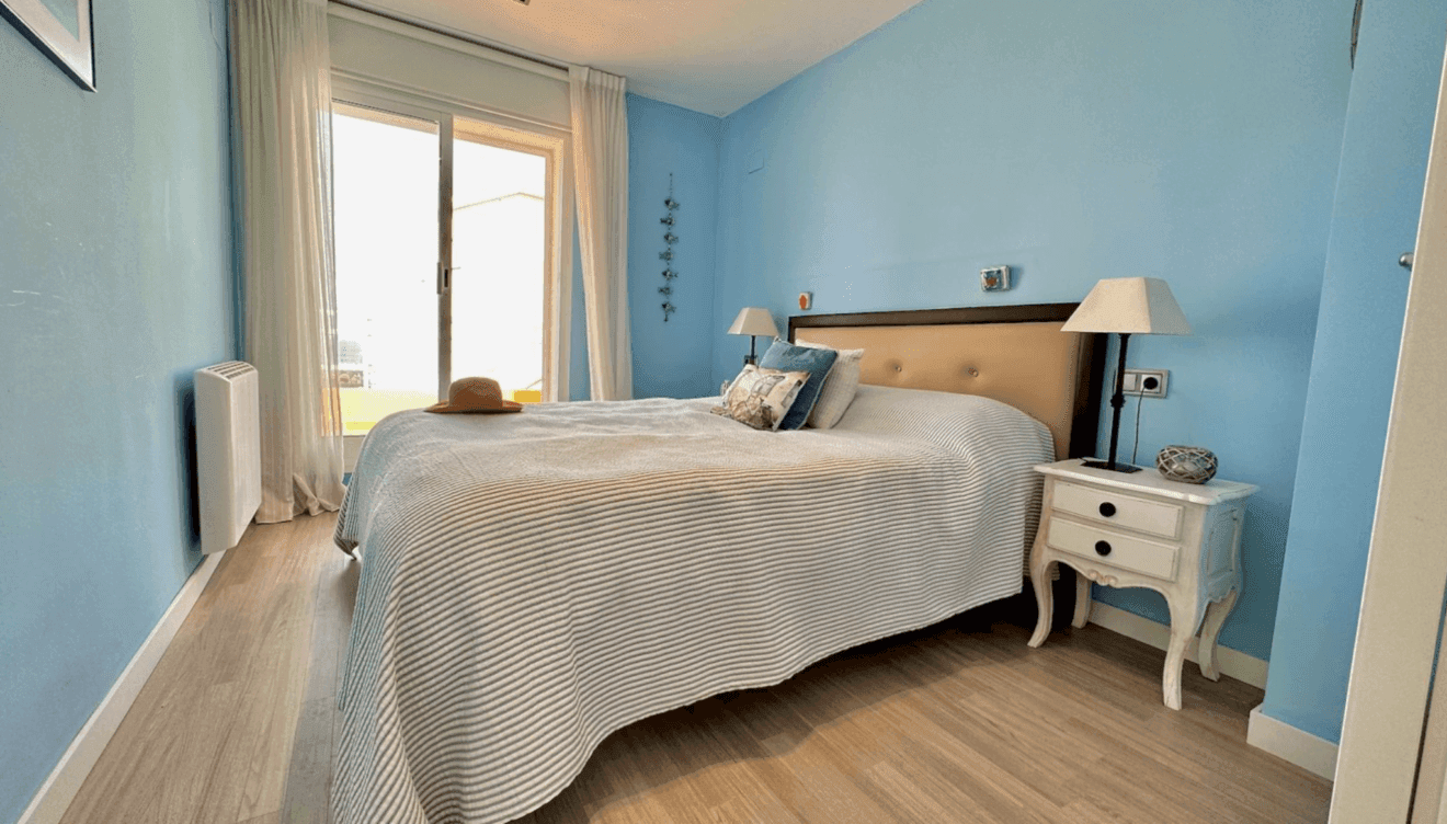 Descansa en el confort de las habitaciones dobles de este ático