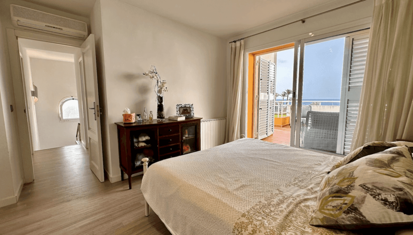 Dormitorio doble con acceso a la terraza y muy luminoso